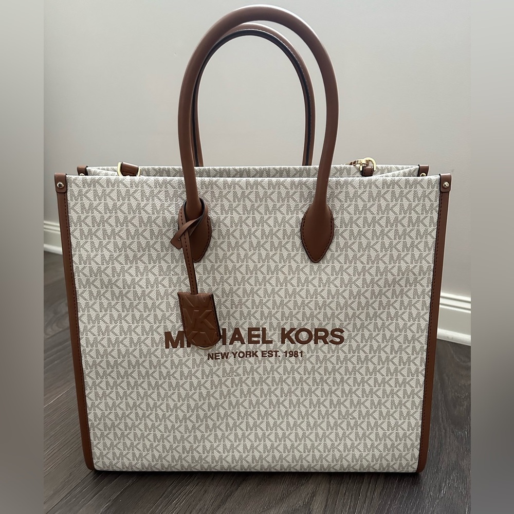 Michael Kors Mirella Large Vanilla PVC North
South Tote